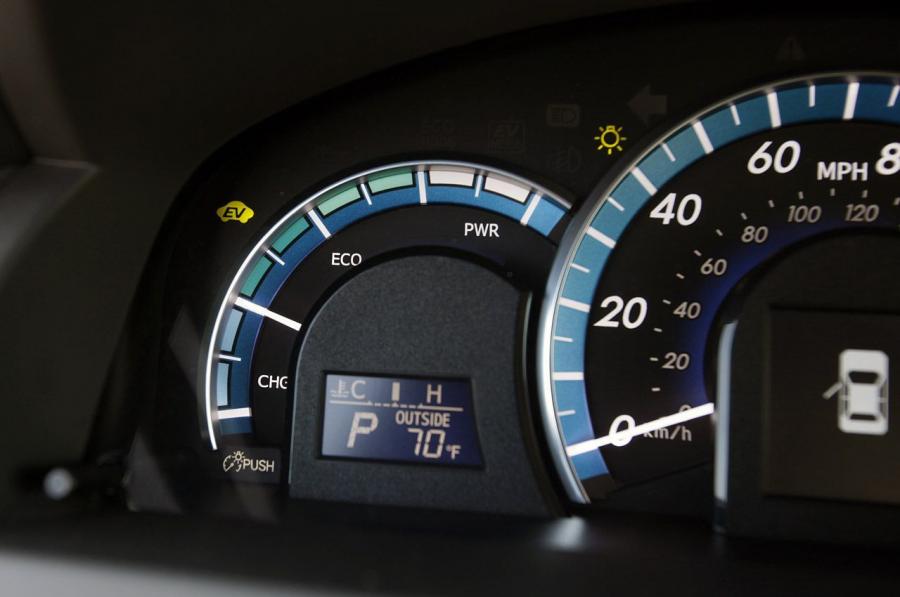  Toyota Camry Hybrid 2012 года  (фото 17 из 71)